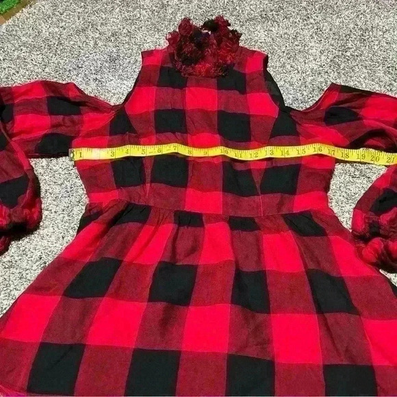 Va Va by Joy Han Buffalo Plaid, Fringe Neck, Open Shoulder Size M - Picture 4 of 13